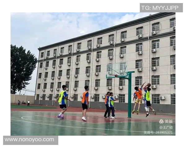 在北京大兴的篮球场上她们挥洒汗水展现青春活力的女生们
